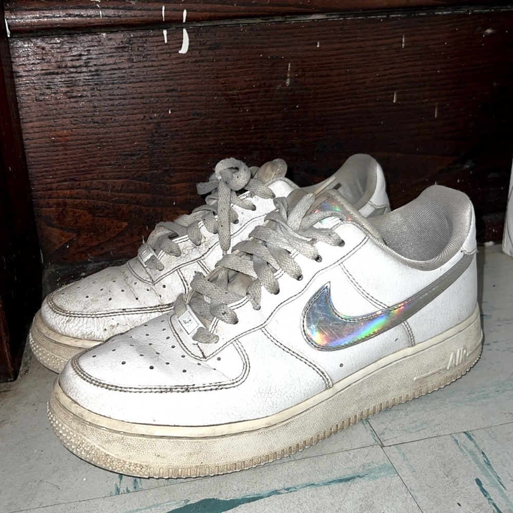 Women’s air forces 7.5 used but in good condition and can be easily cleaned